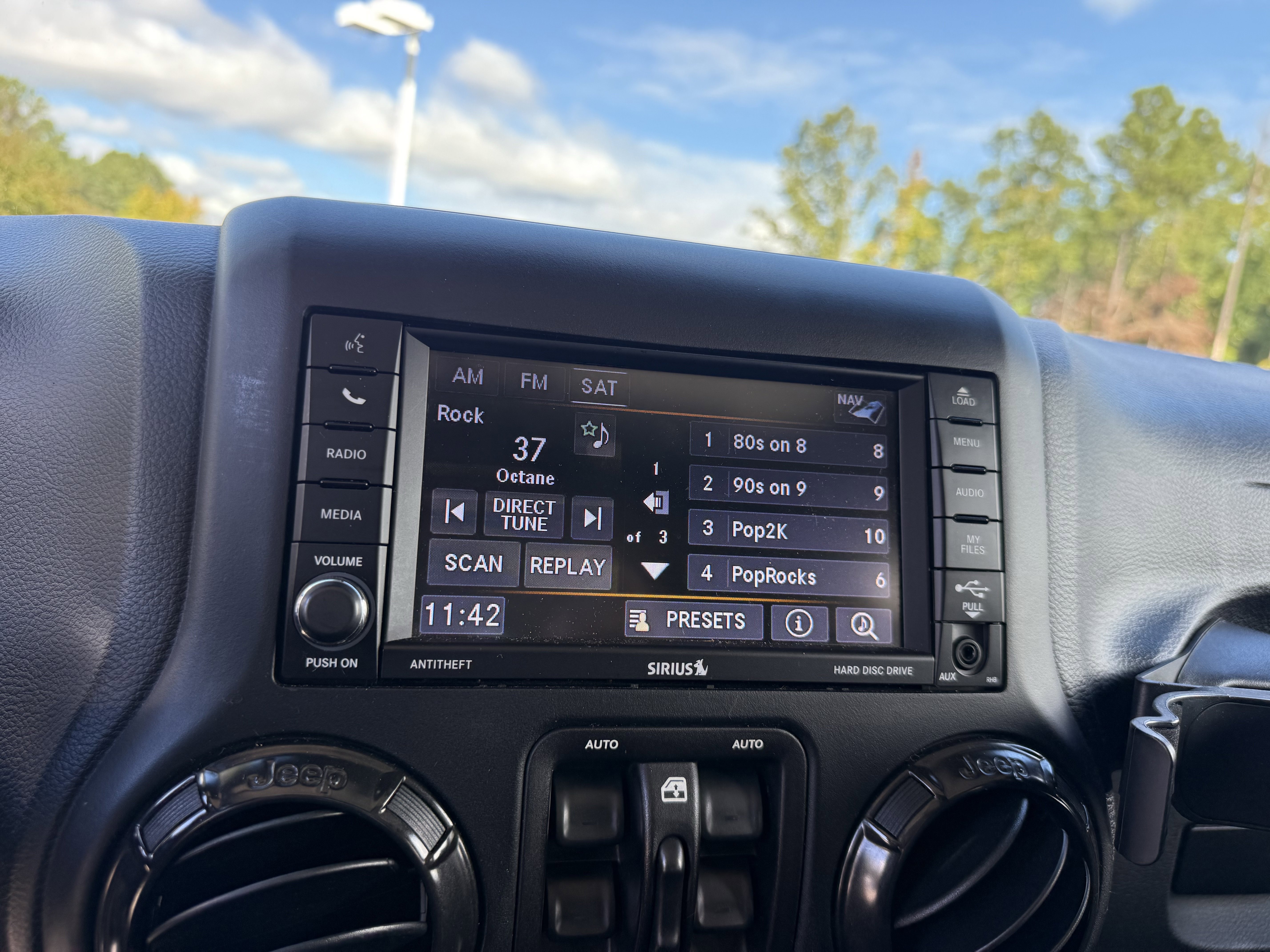 Used 2018 Jeep Wrangler Unlimited Rubicon image 8