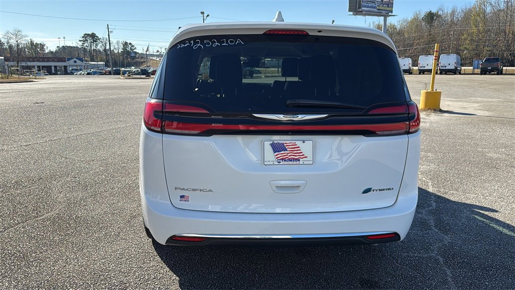Used 2022 Chrysler Pacifica Touring-L image 7