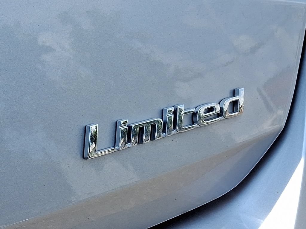 Certified 2022 Hyundai Elantra Limited w/ Preferred Accessory Package FWD image 33