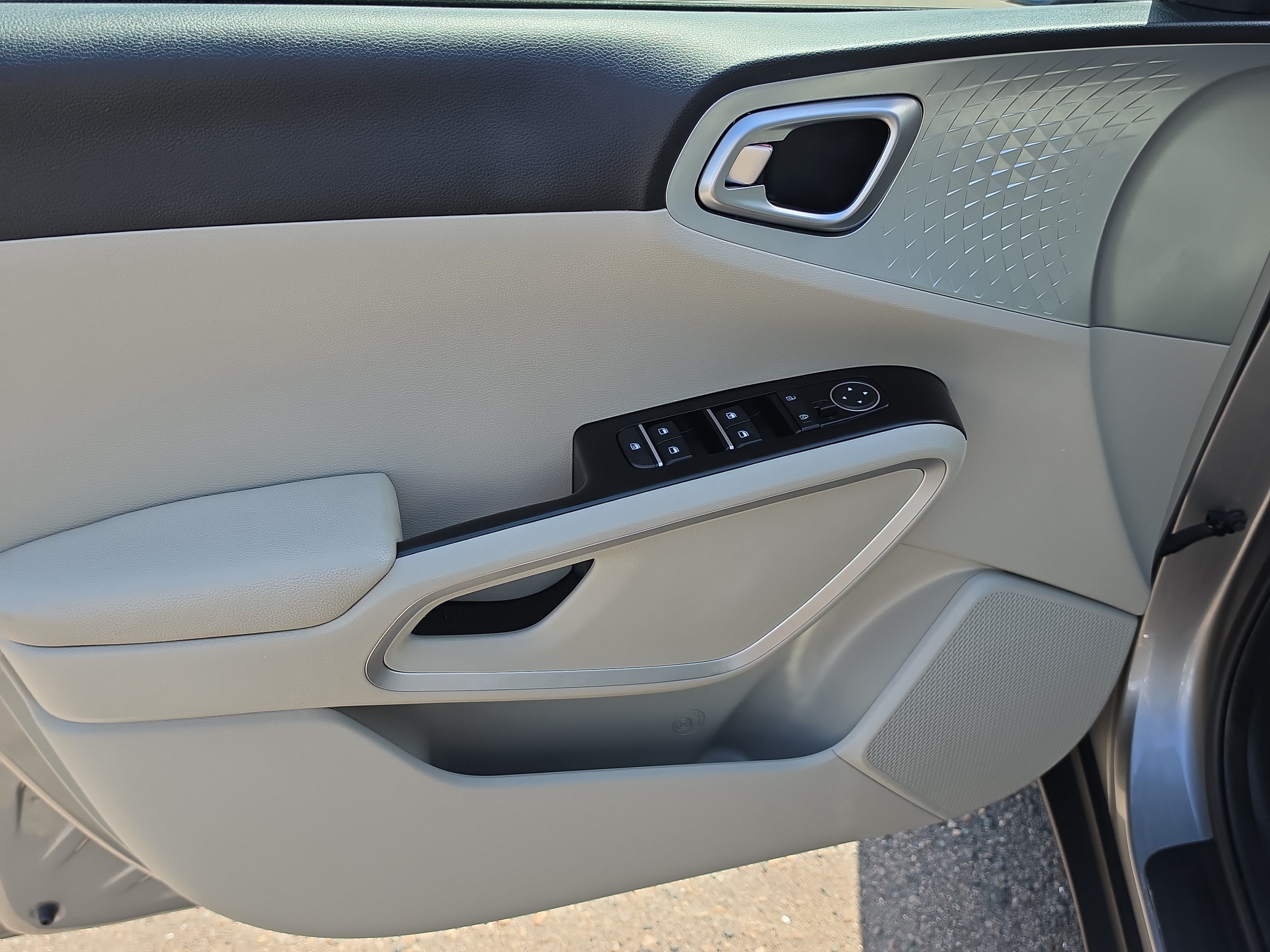 Certified 2024 Kia Soul LX FWD image 17