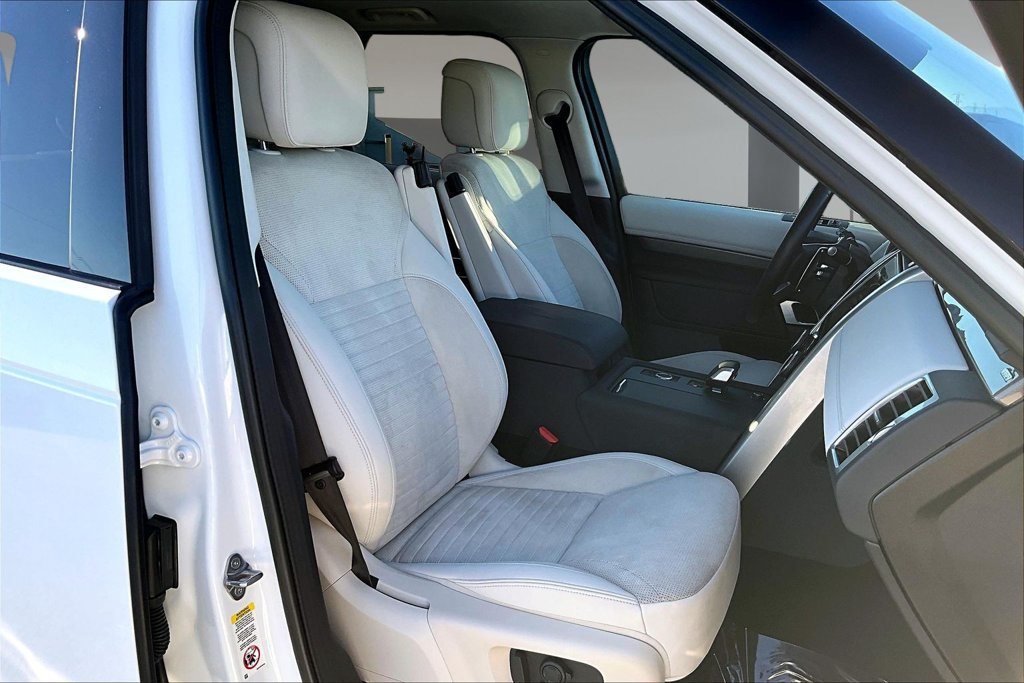 Certified 2023 Land Rover Discovery S AWD/4WD image 27