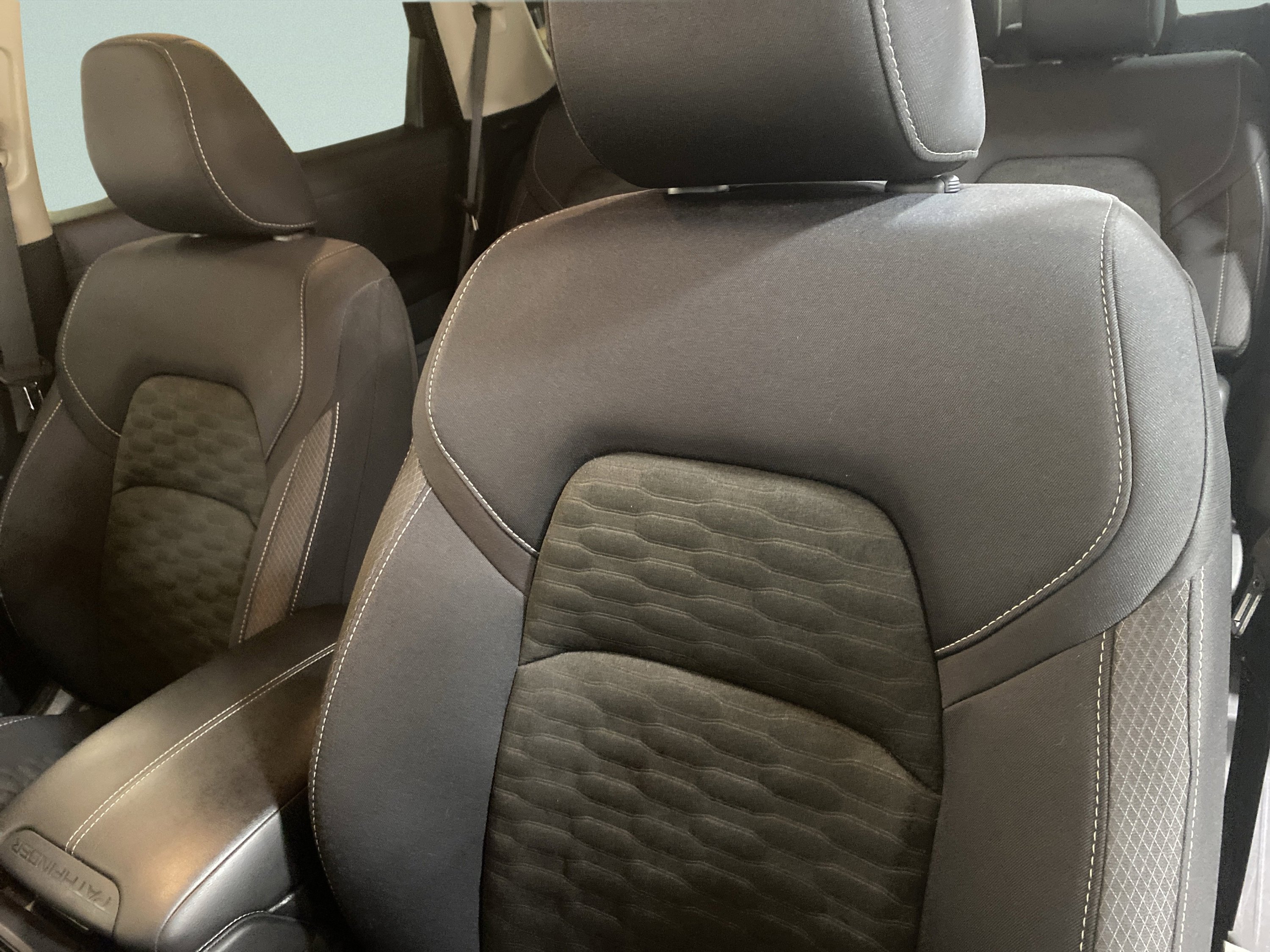 Used 2024 Nissan Pathfinder S image 14