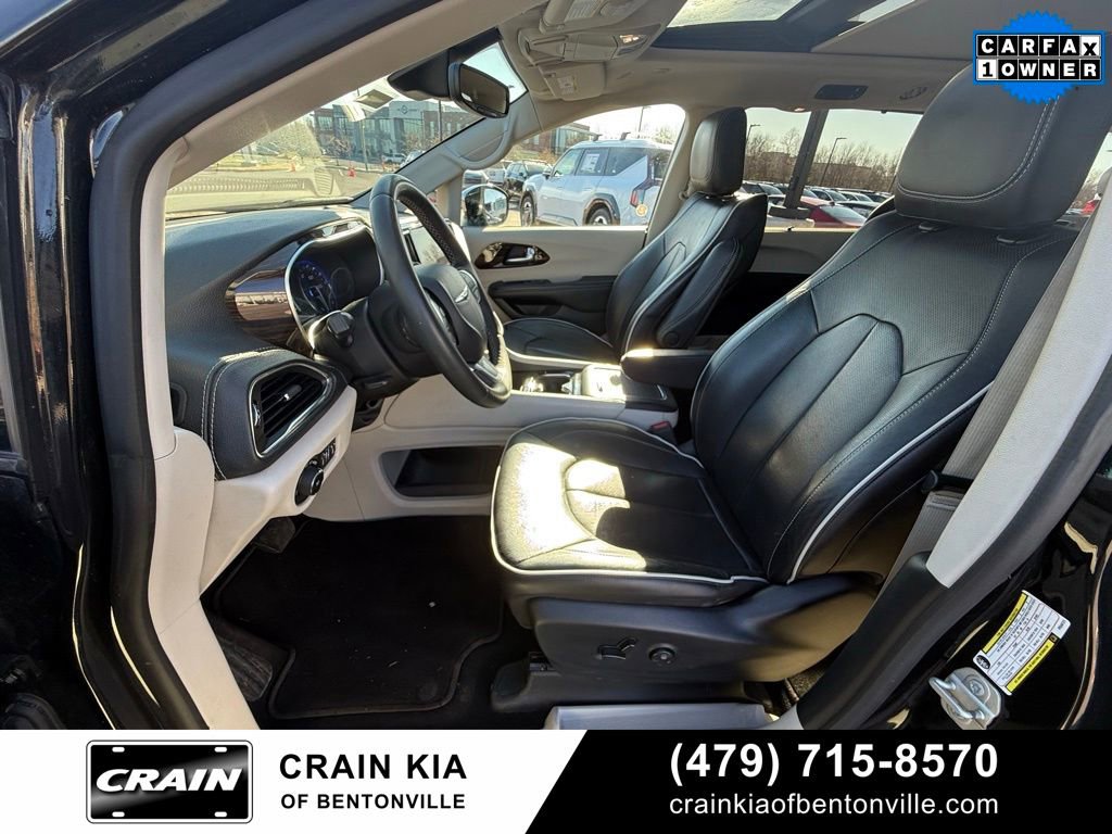 Used 2023 Chrysler Pacifica Limited image 22