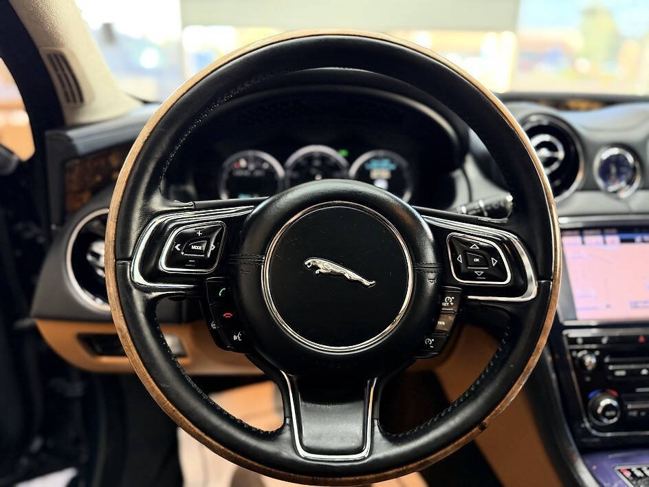 Used 2013 Jaguar XJ AWD image 7