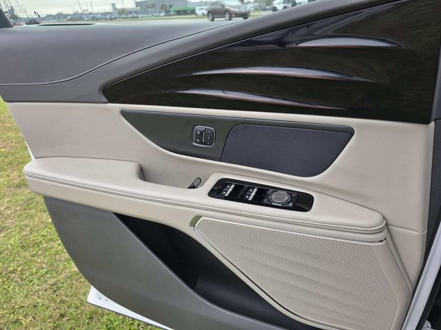 Certified 2025 Lincoln Nautilus Premier image 11