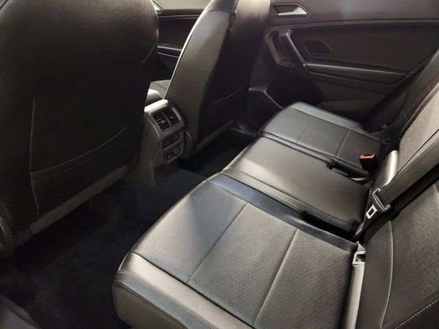 Used 2020 Volkswagen Tiguan SEL AWD/4WD image 31