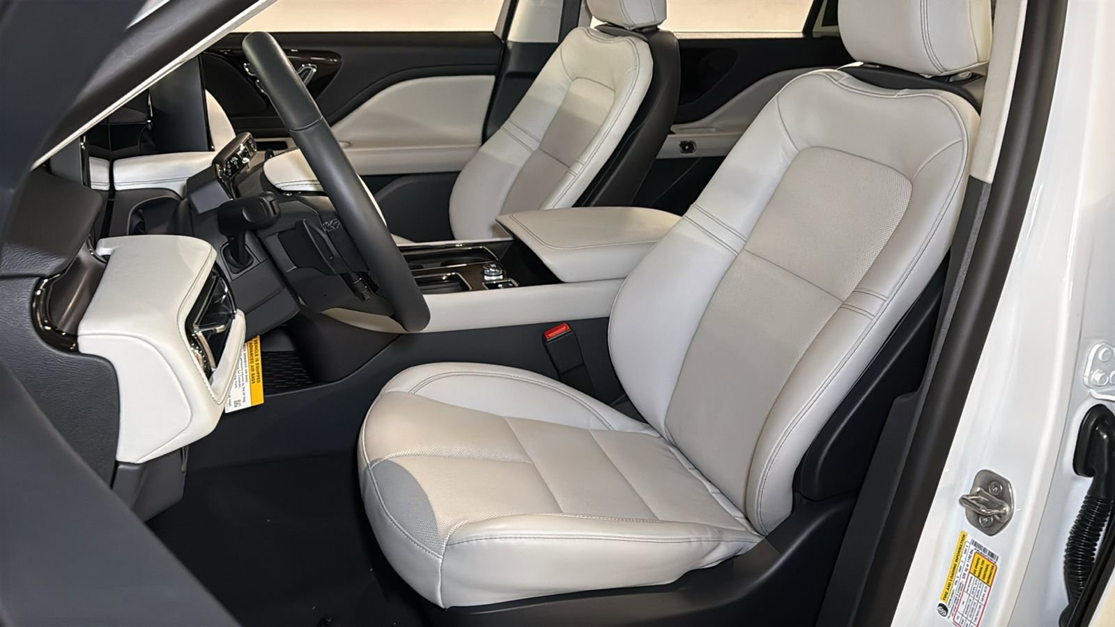 New 2026 Lincoln Aviator AWD image 24