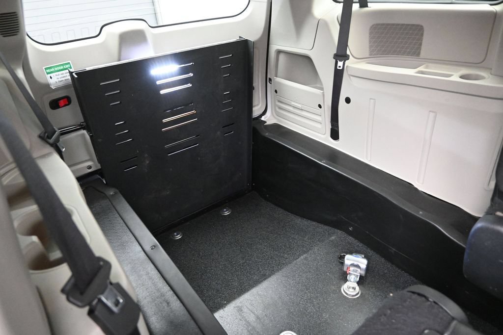Used 2019 Dodge Grand Caravan SXT FWD image 14