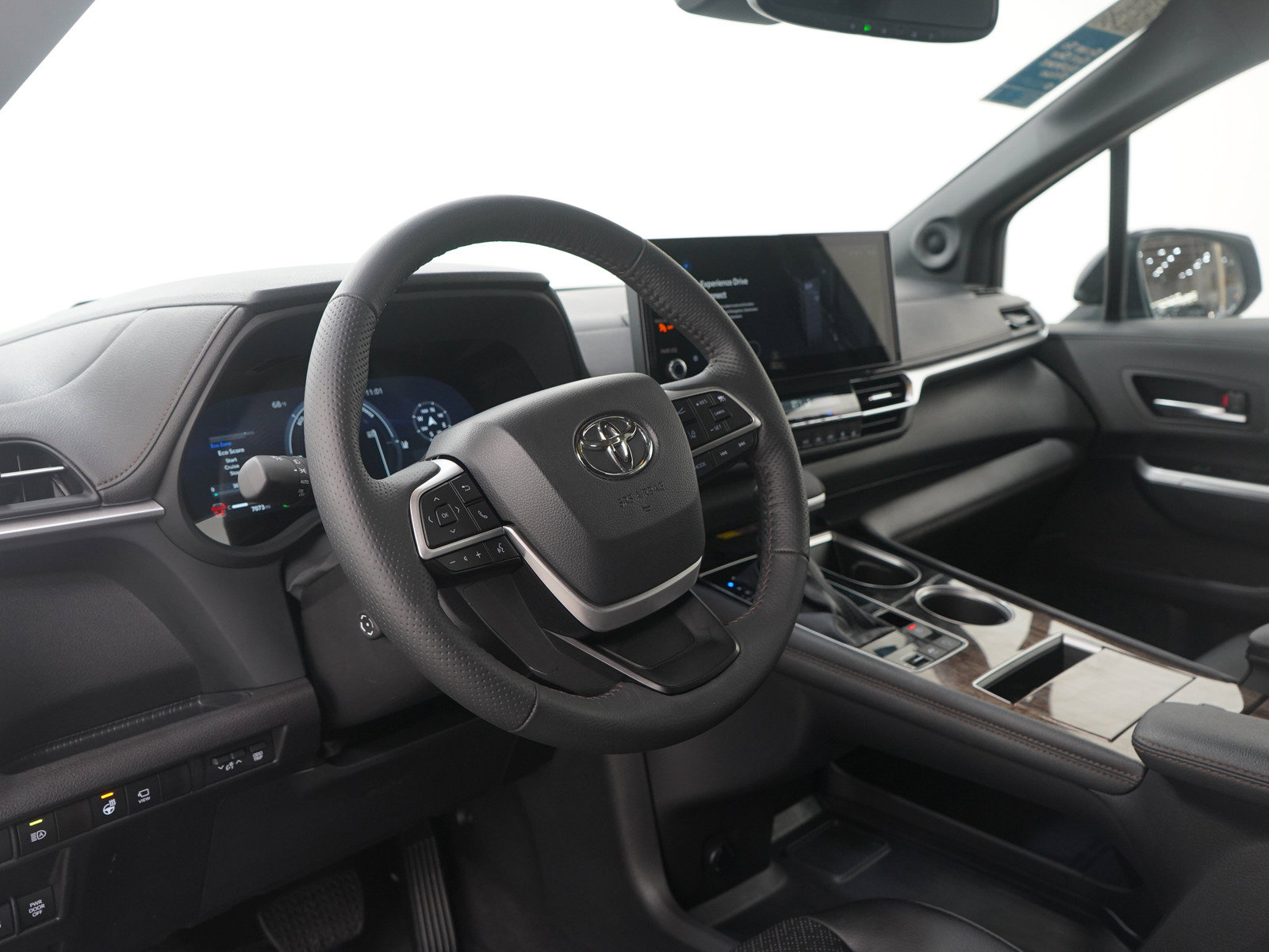 Used 2025 Toyota Sienna Platinum AWD/4WD image 33