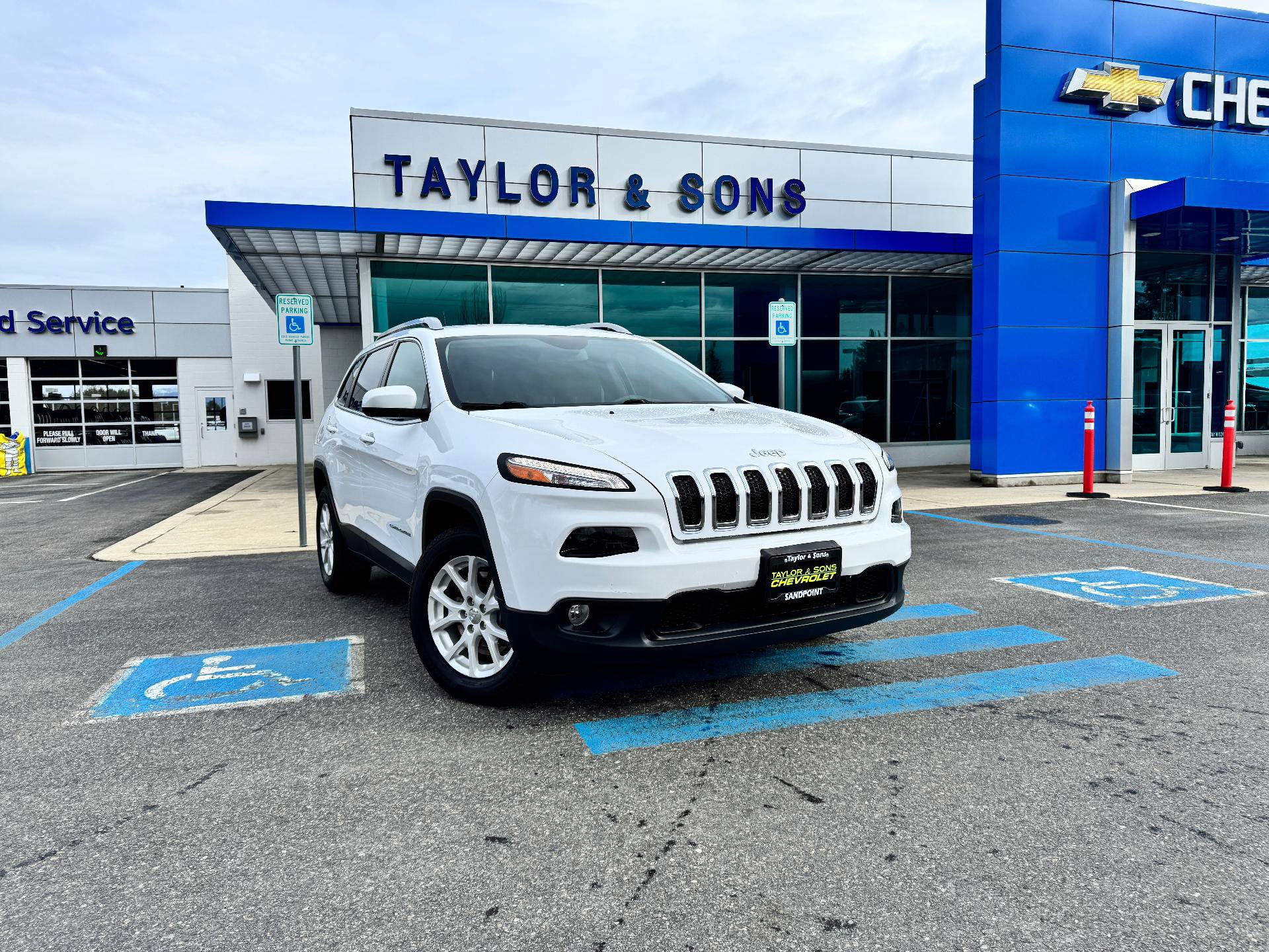 Used 2018 Jeep Cherokee Latitude w/ Cold Weather Group