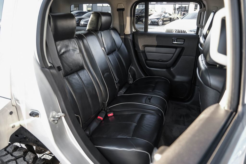 Used 2010 HUMMER H3 Luxury w/ Appearance Package image 38