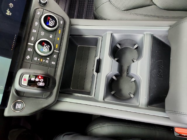 New 2026 Land Rover Defender 110 X-Dynamic SE AWD/4WD image 26