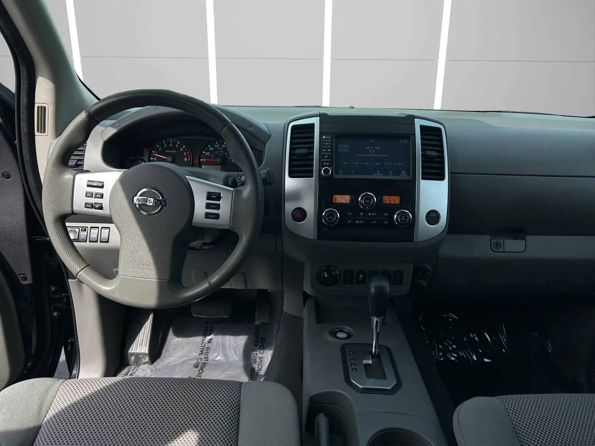 Used 2021 Nissan Frontier SV w/ Midnight Edition Floor Mats image 15