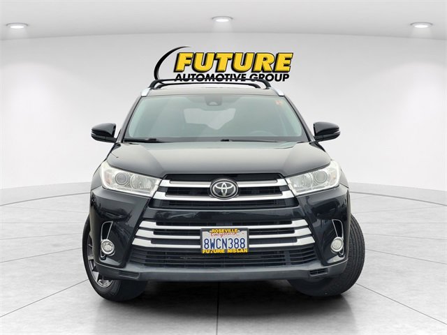 Used 2019 Toyota Highlander XLE image 2