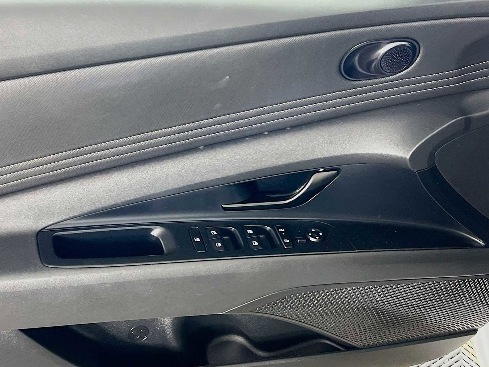 Certified 2025 Hyundai Elantra Sport image 17