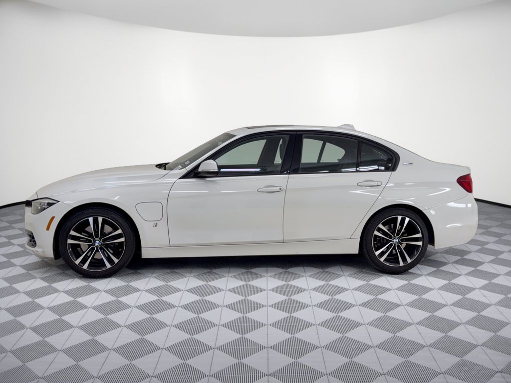 Used 2018 BMW 330e w/ Convenience Package RWD image 2
