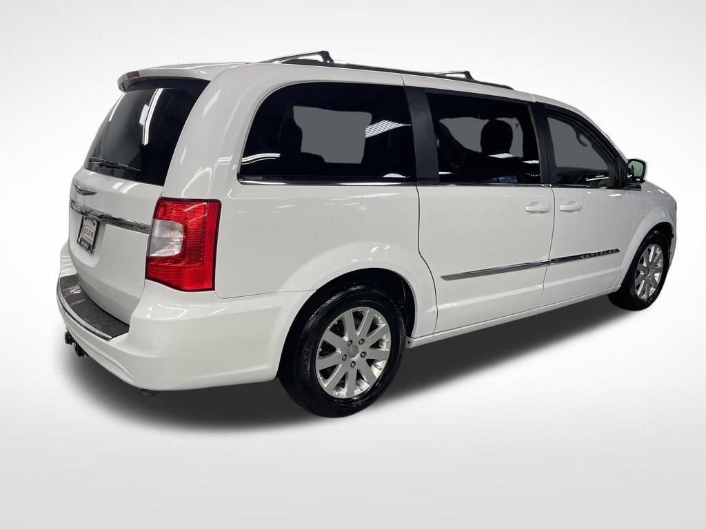 Used 2016 Chrysler Town & Country Touring image 5