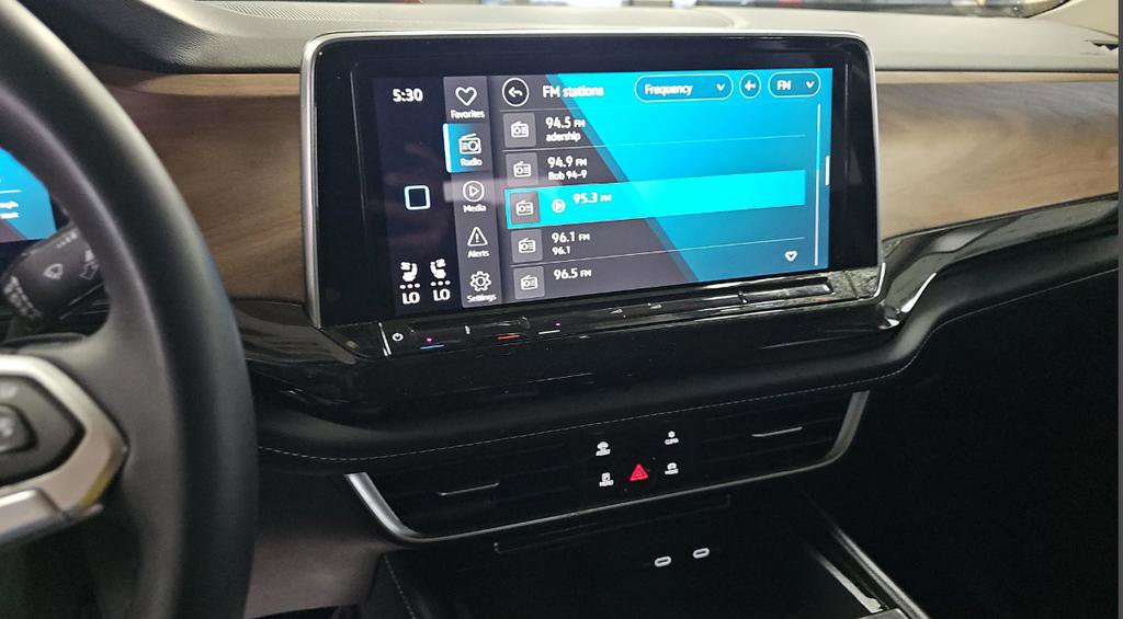 Used 2024 Volkswagen Atlas SE w/ Panoramic Sunroof Package AWD/4WD image 17