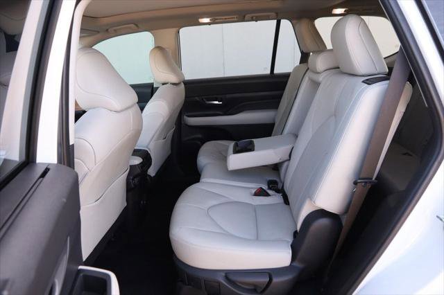 Certified 2024 Toyota Grand Highlander AWD Hybrid image 12