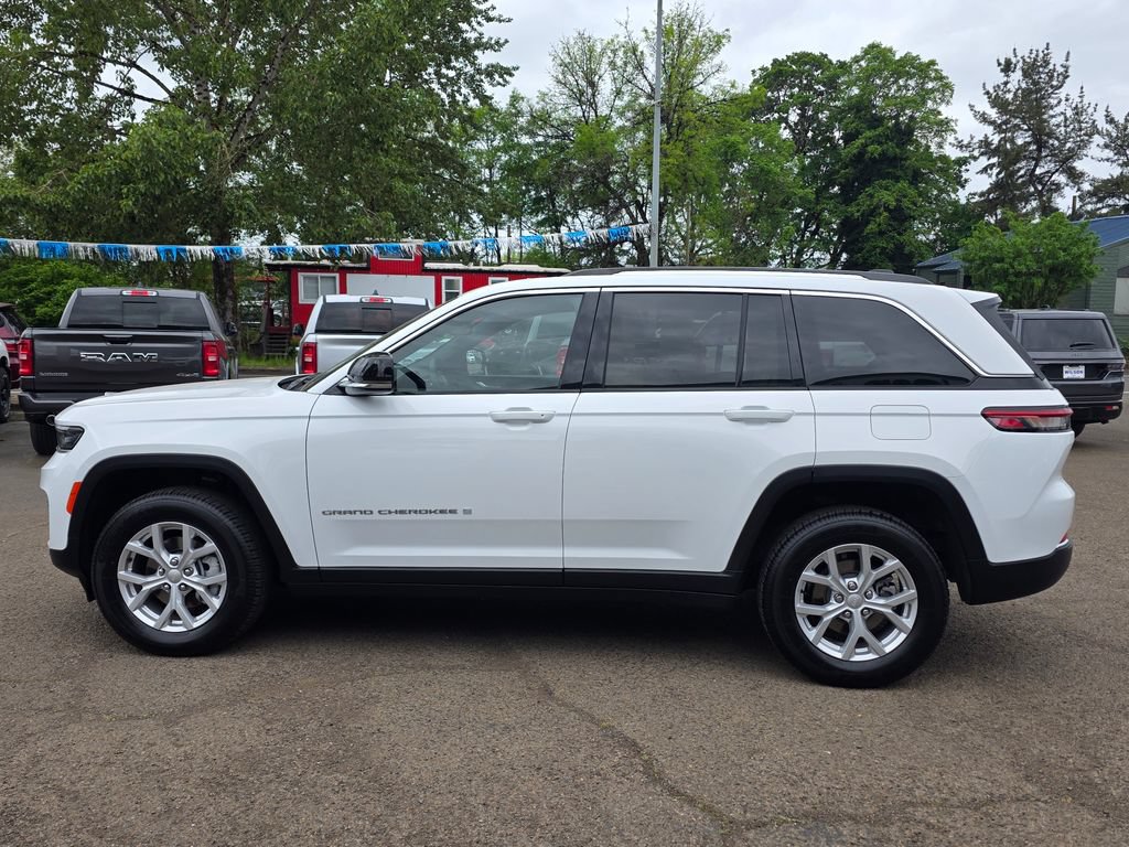 Used 2023 Jeep Grand Cherokee Limited AWD/4WD image 35