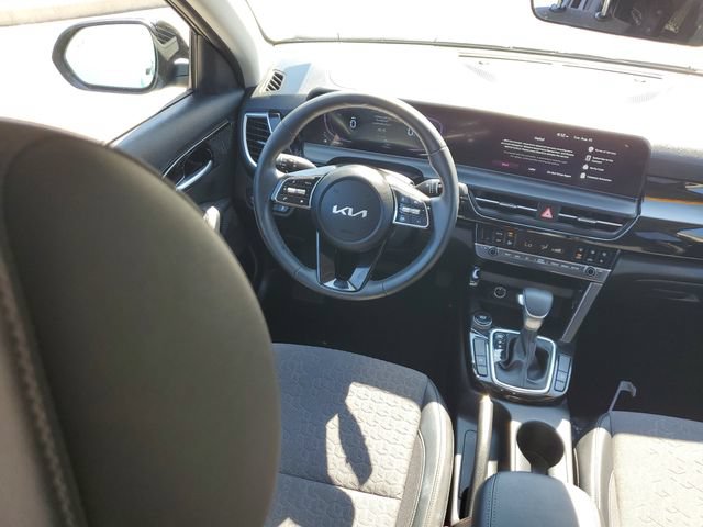 Certified 2025 Kia Seltos S FWD image 8