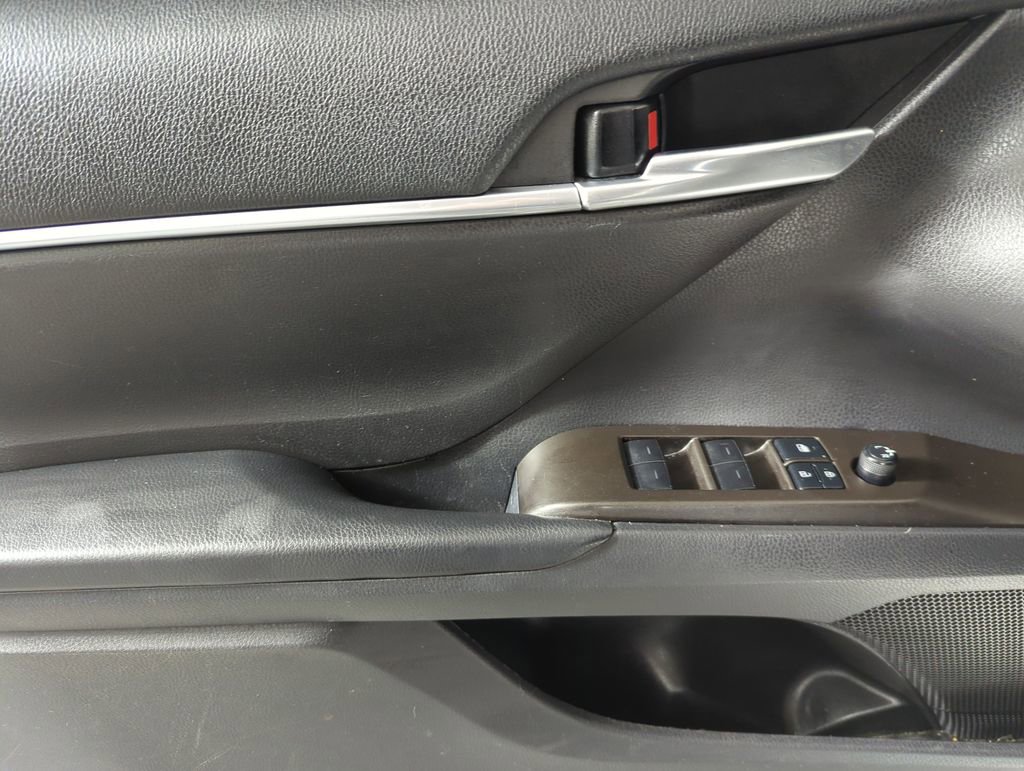 Used 2021 Toyota Camry SE FWD image 9