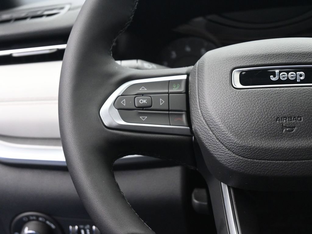New 2025 Jeep Compass Limited image 30