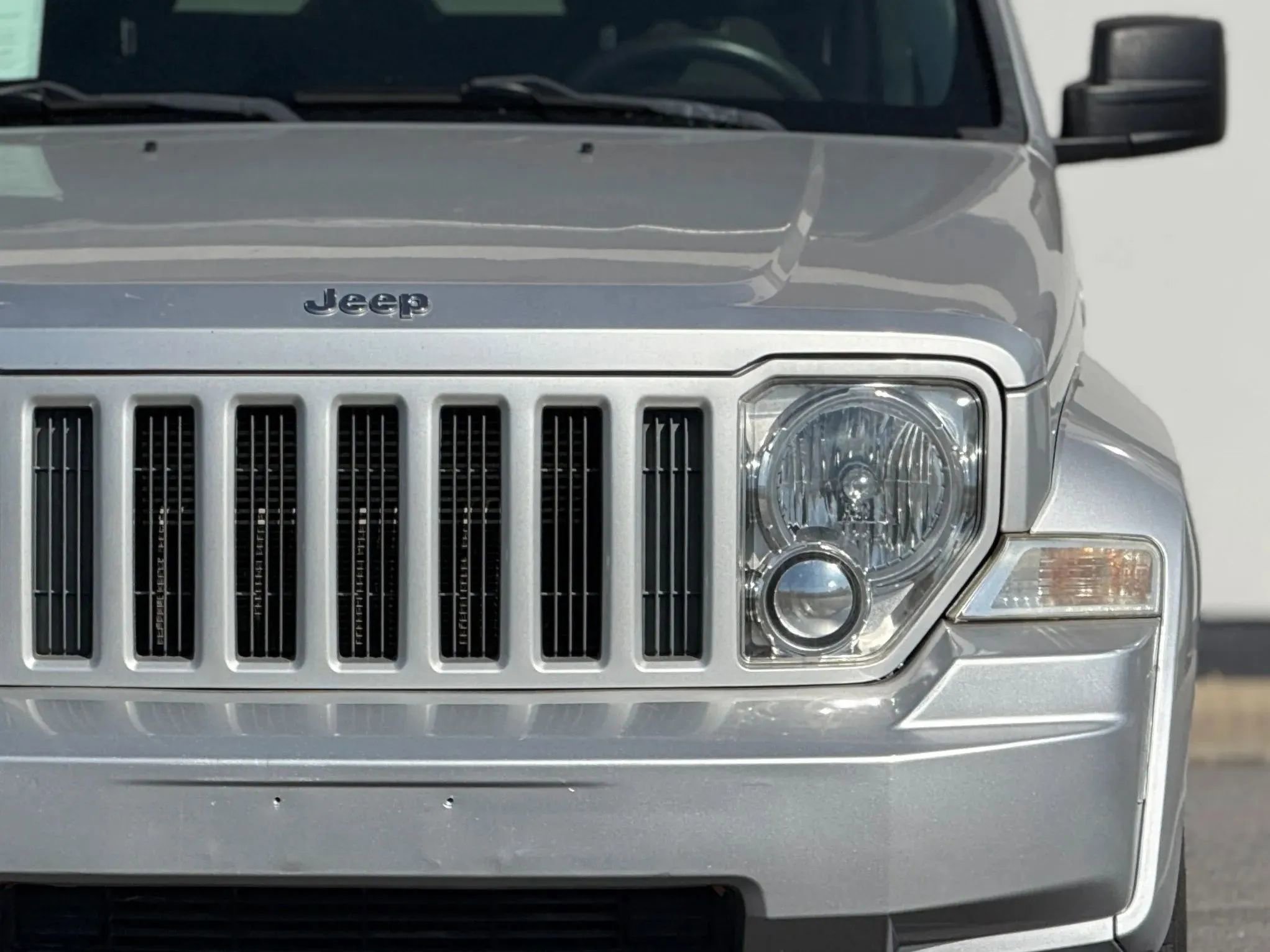 Used 2011 Jeep Liberty Sport image 12