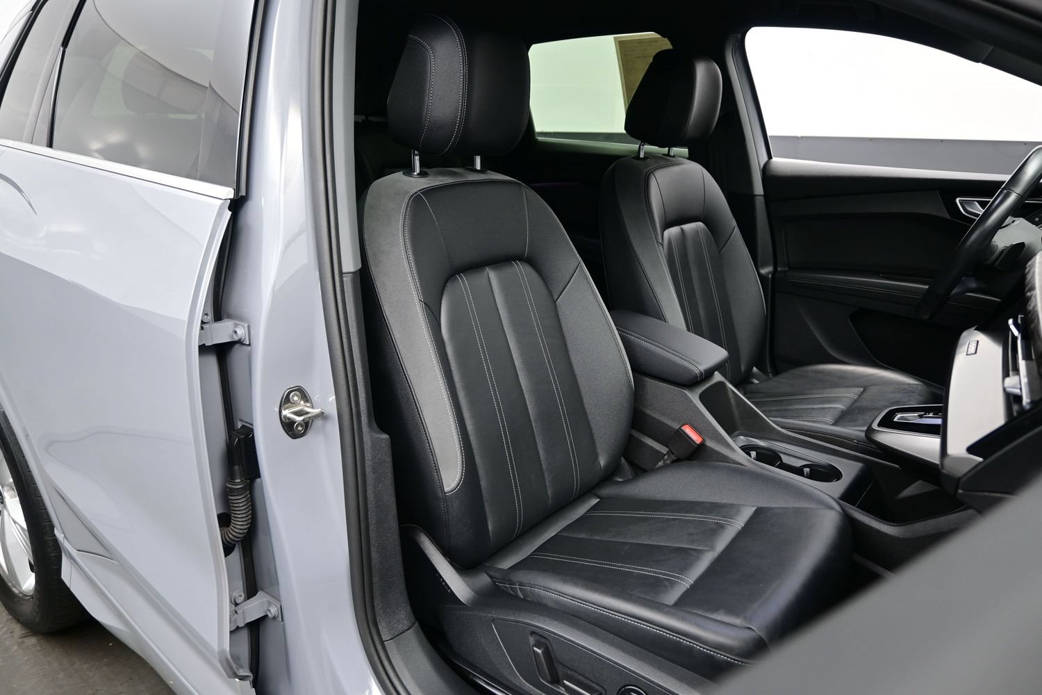 Used 2023 Audi Q4 e-tron Premium Plus w/ Premium Plus AWD/4WD image 14