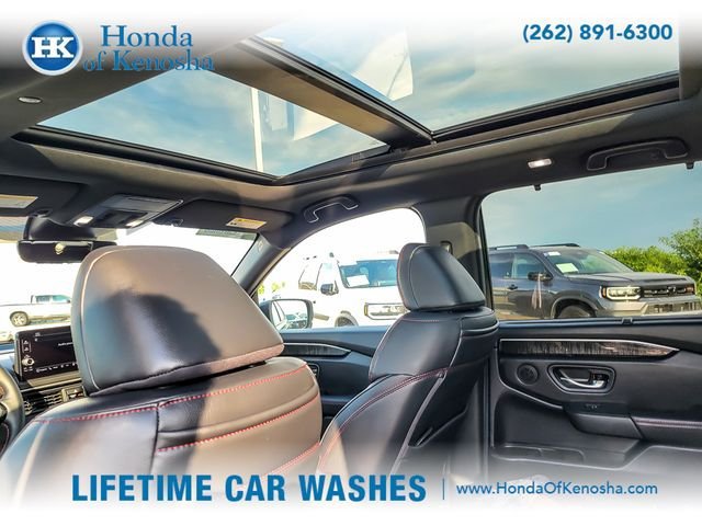 Certified 2025 Honda Pilot Black Edition image 14