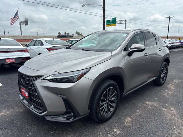 Used 2025 Lexus NX 250 FWD w/ Accessory Package (2T) image 3