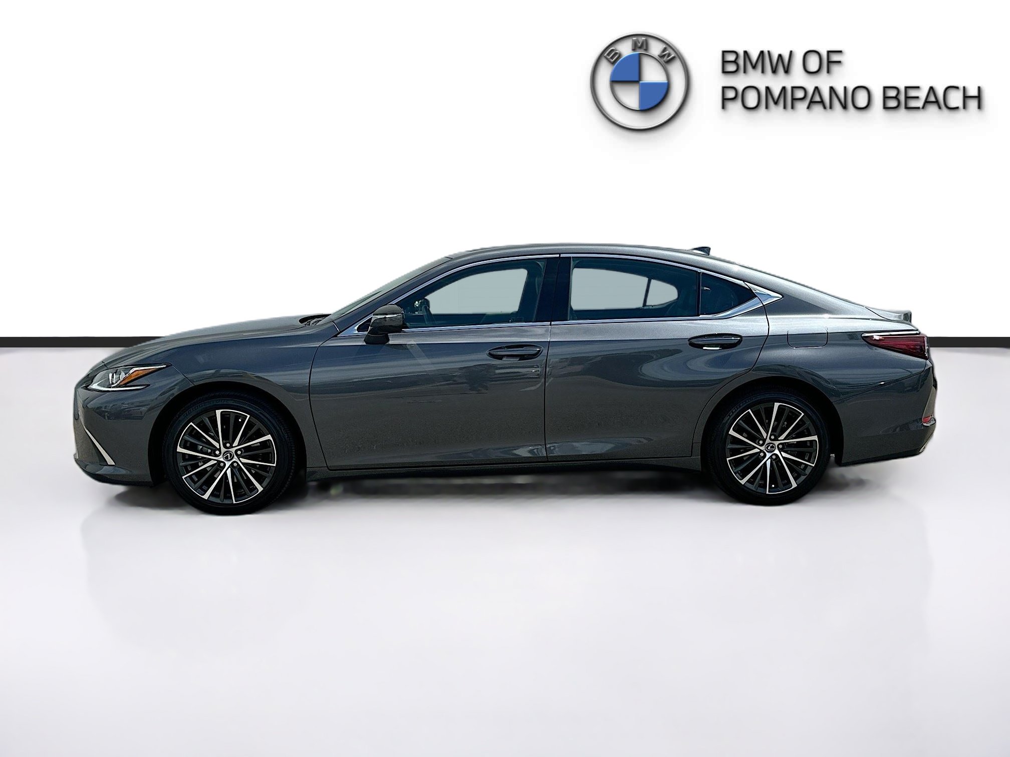 Used 2024 Lexus ES 350 w/ Premium Package FWD image 4