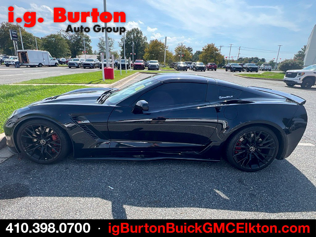 Used 2015 Chevrolet Corvette Z06 w/ 3LZ Preferred Equipment Group RWD image 5