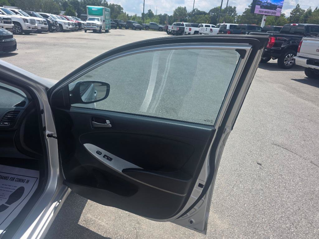 Used 2016 Hyundai Accent SE FWD image 10