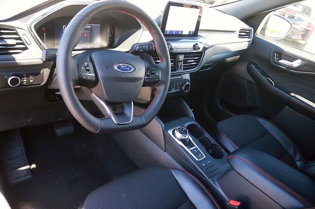 Used 2025 Ford Escape ST-Line AWD/4WD image 12