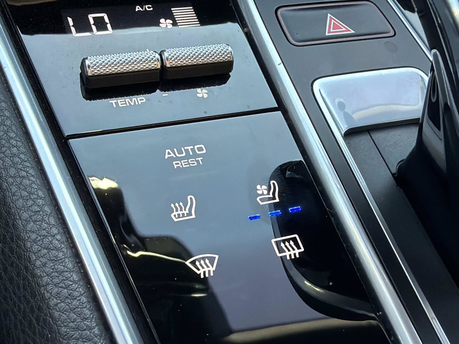 Used 2019 Porsche Panamera 4 AWD/4WD image 28