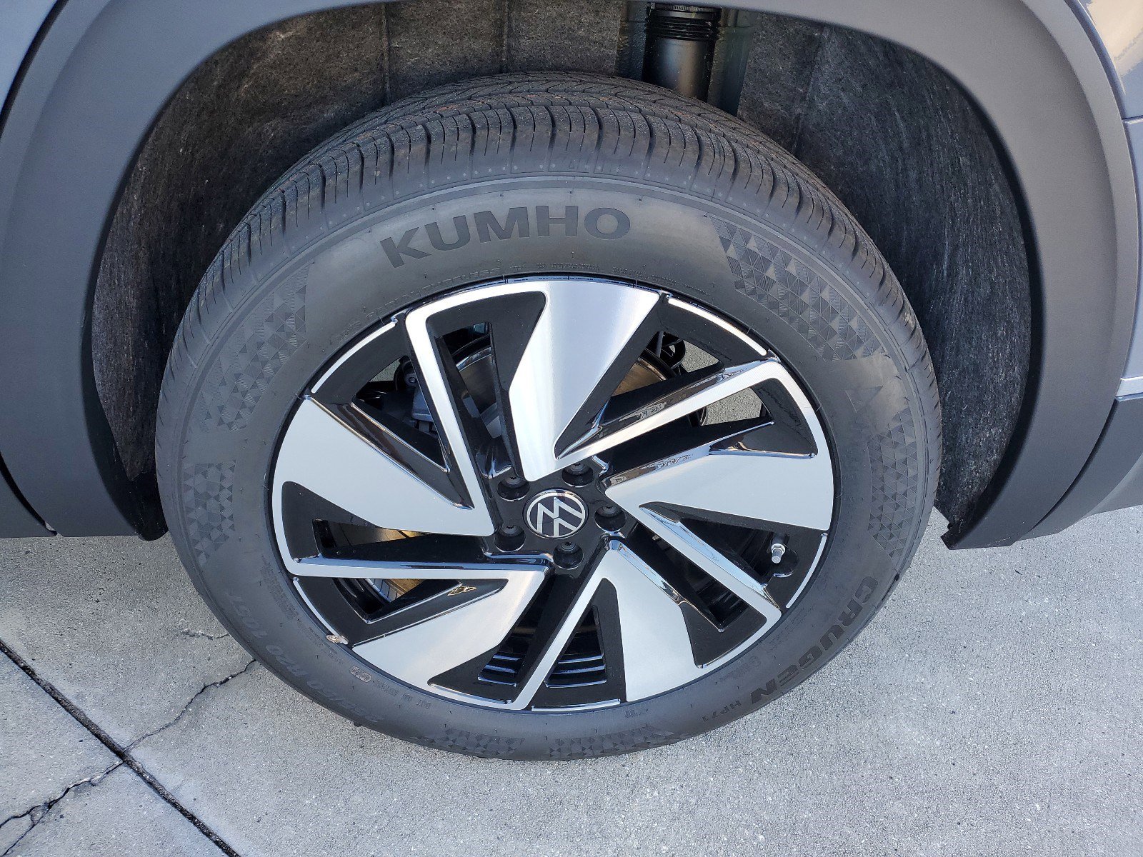 New 2025 Volkswagen Atlas SEL image 5