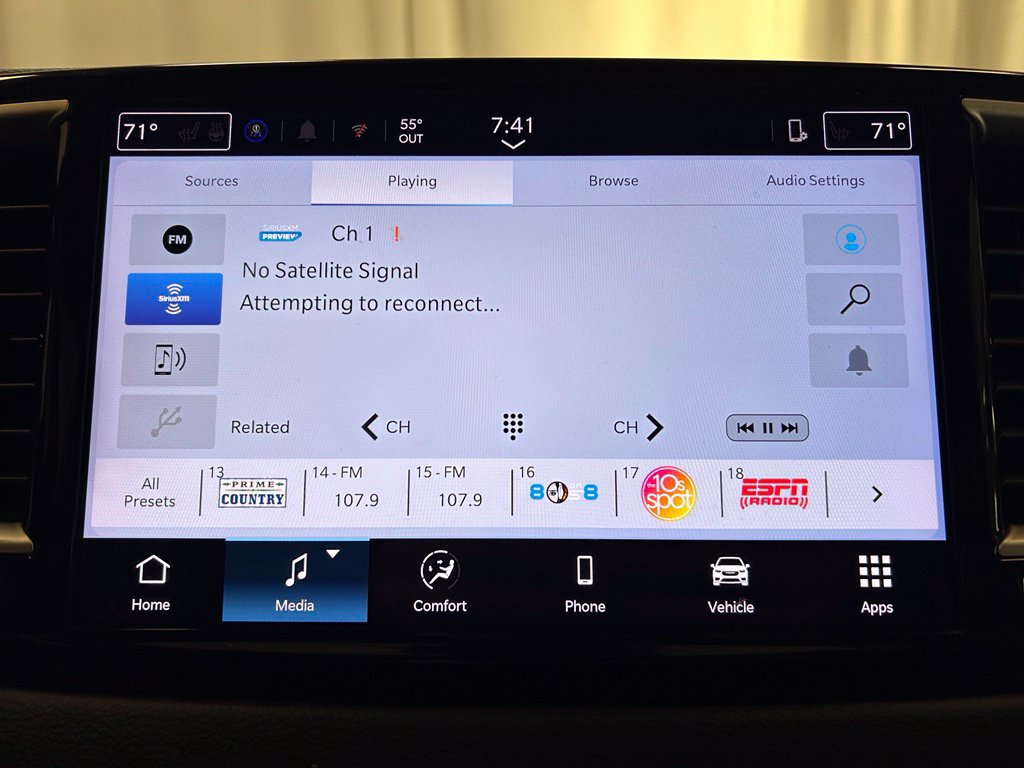 Used 2025 Chrysler Pacifica Select FWD image 5