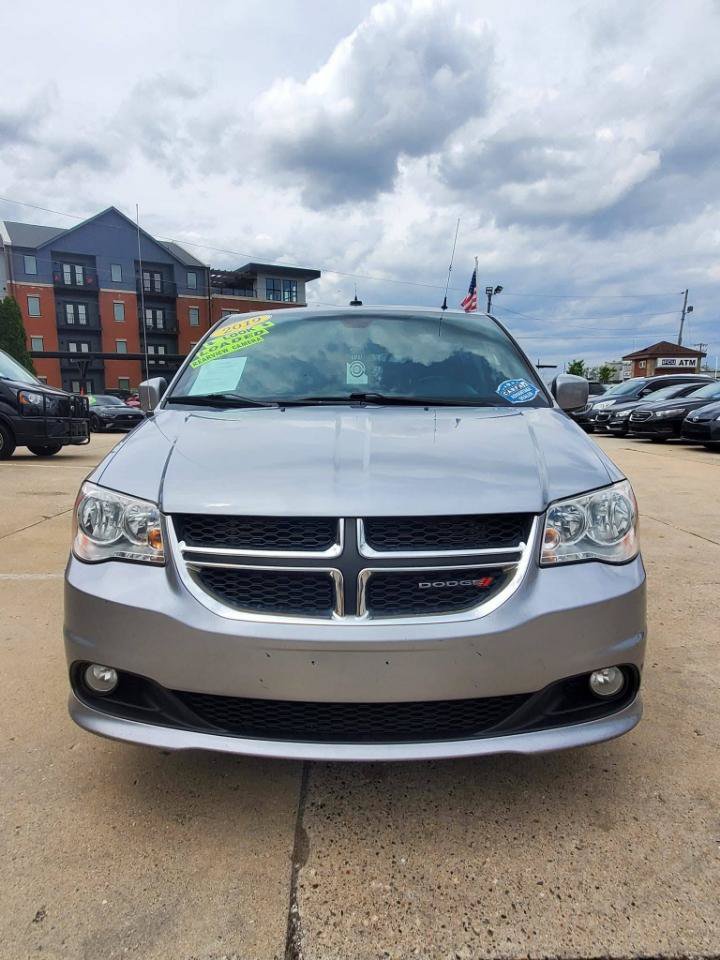 Used 2019 Dodge Grand Caravan SXT FWD image 2