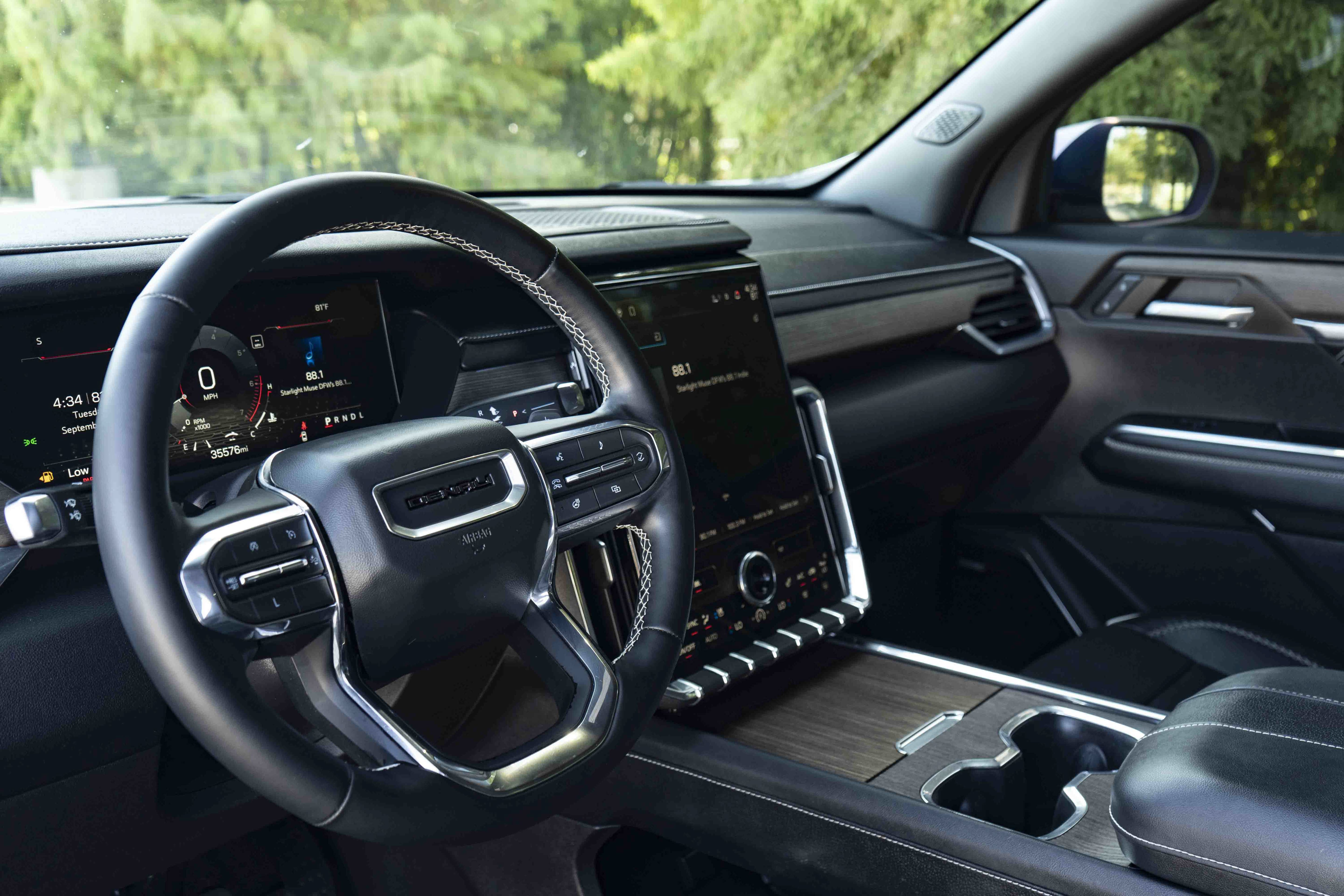 Used 2024 GMC Acadia Denali AWD/4WD image 14
