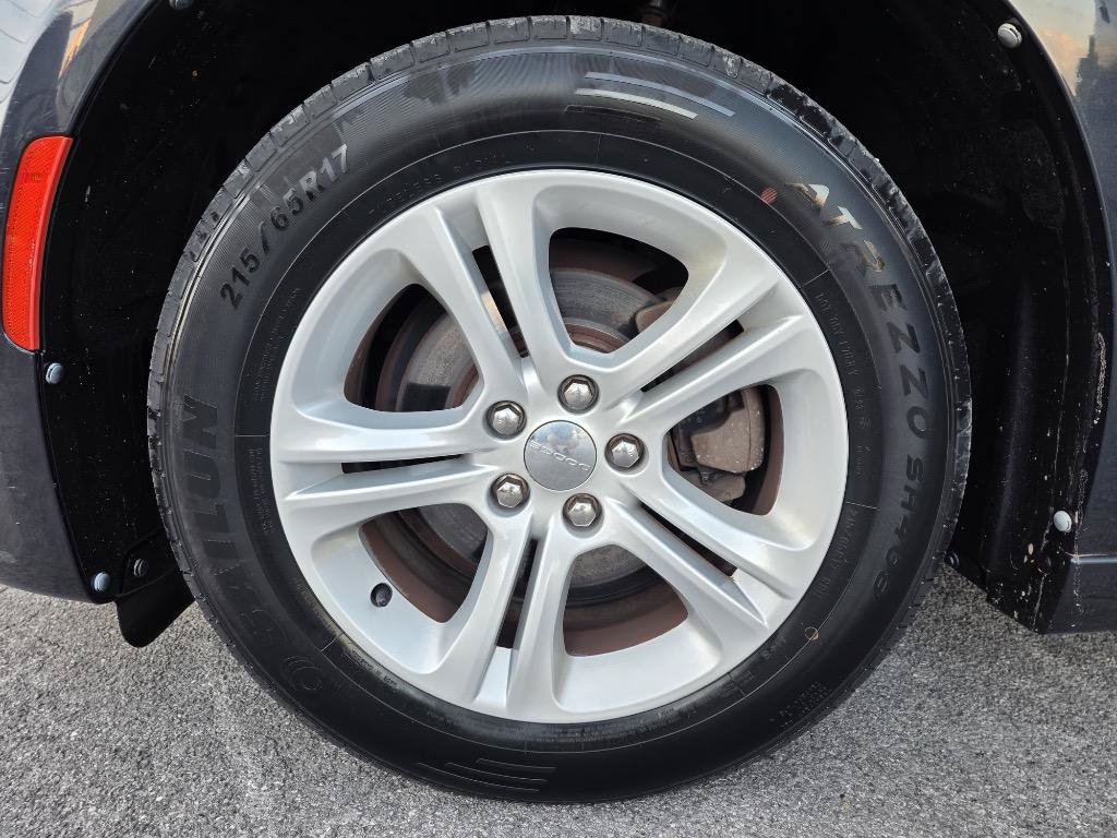 Used 2018 Dodge Charger SXT RWD image 11