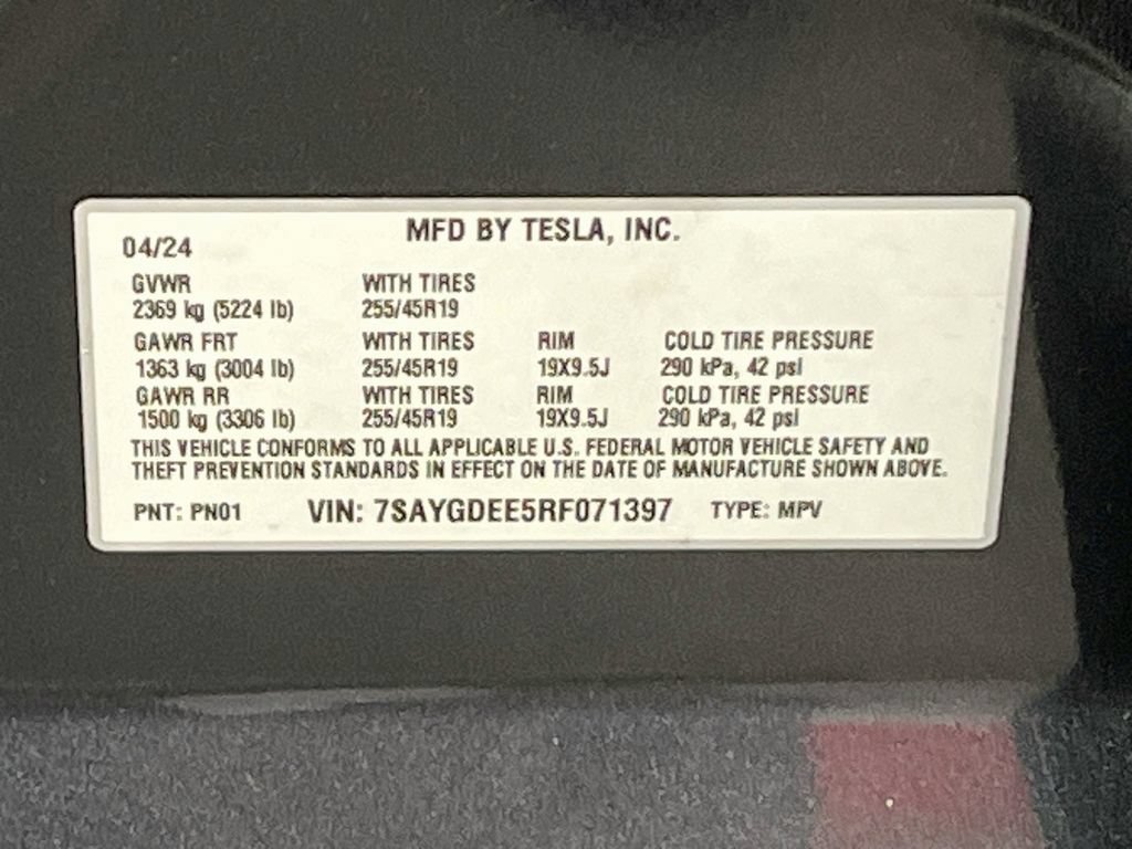 Used 2024 Tesla Model Y Long Range AWD/4WD image 32