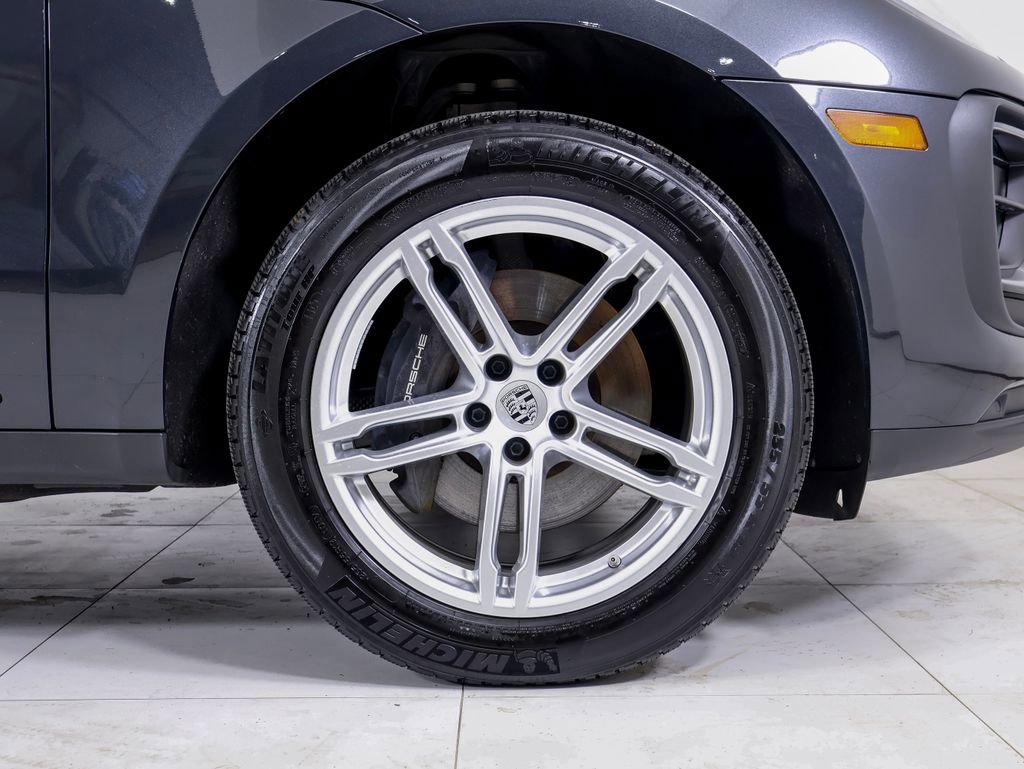 Certified 2025 Porsche Macan AWD/4WD image 26