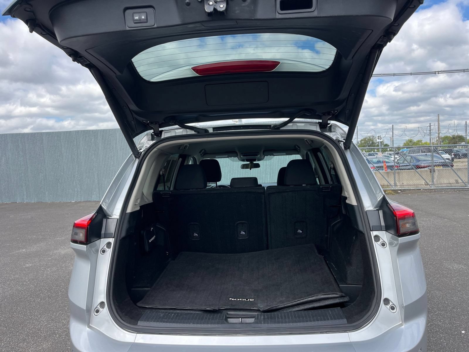 Used 2025 Nissan Rogue SV AWD/4WD image 32