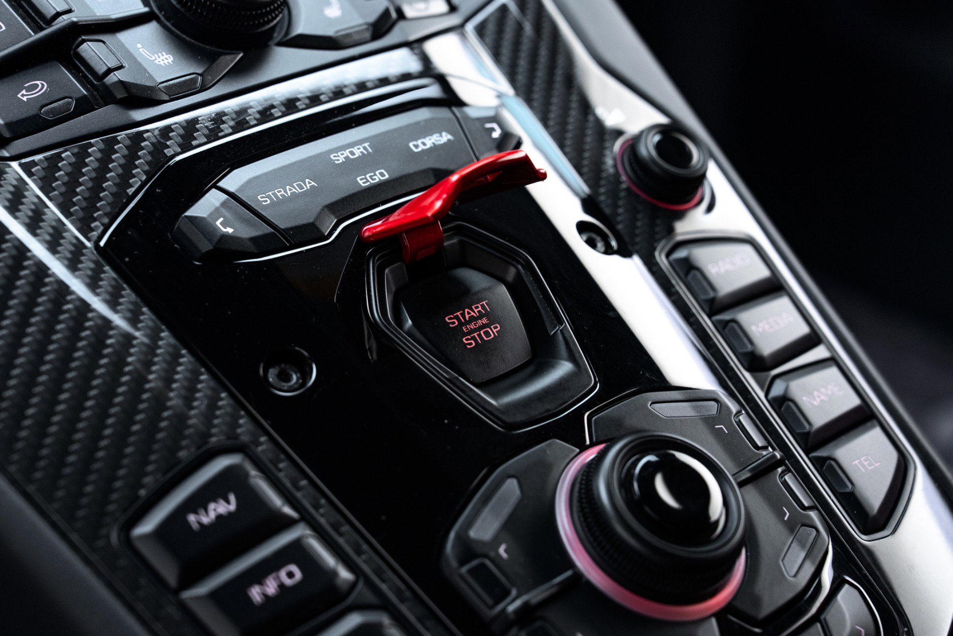 Used 2017 Lamborghini Aventador S image 36