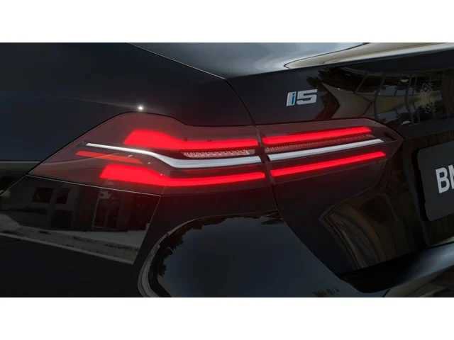 New 2027 BMW i5 eDrive40 AWD/4WD image 8