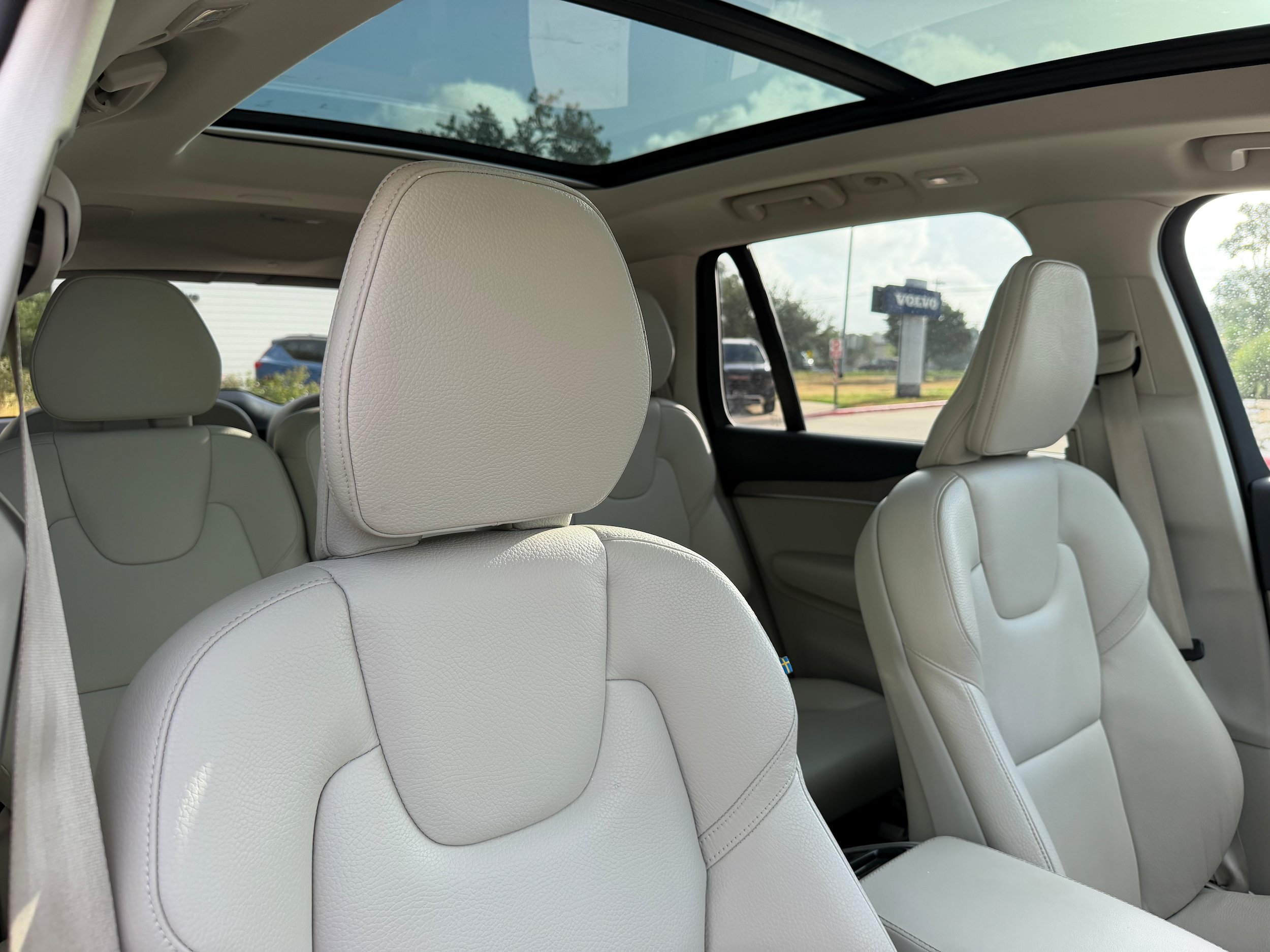 Certified 2024 Volvo XC90 T8 Plus AWD/4WD image 11