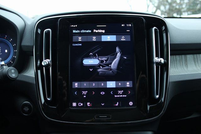 Used 2025 Volvo XC40 B5 Plus AWD/4WD image 22