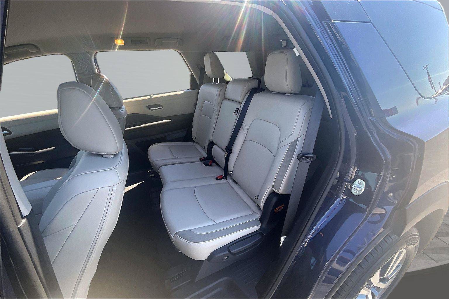 Certified 2024 Nissan Pathfinder SL FWD image 27
