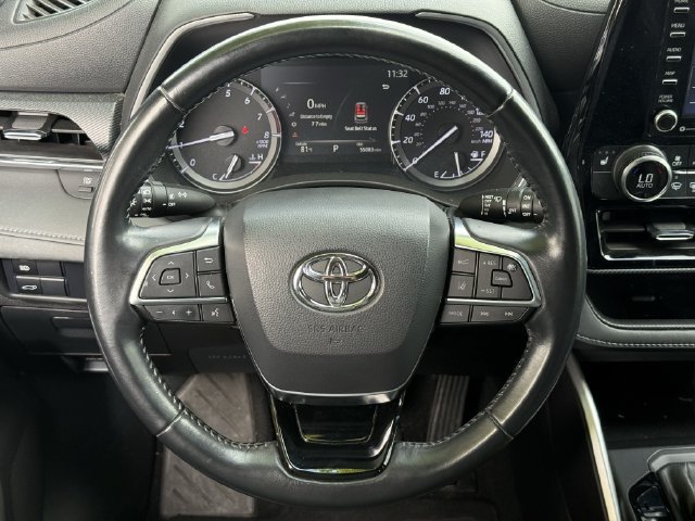 Used 2021 Toyota Highlander XSE FWD image 12